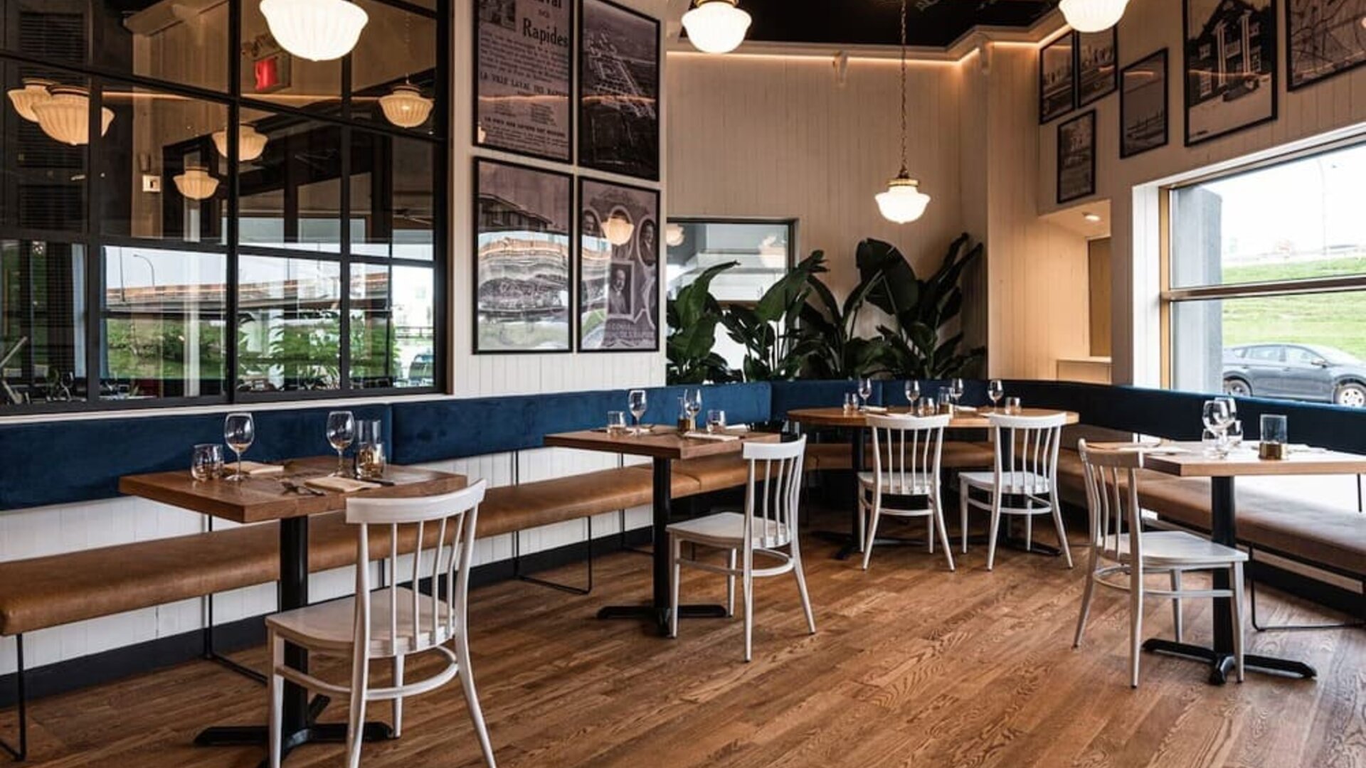 Hotel restaurant at Holiday Inn Laval Montreal.