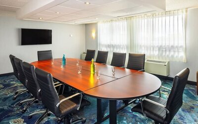 Professional meeting room at Holiday Inn Laval Montreal.