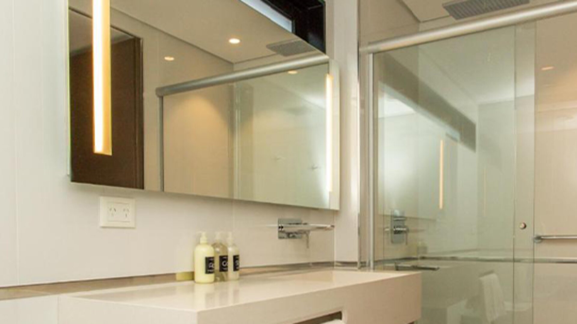 Dazzler by Wyndham La Plata