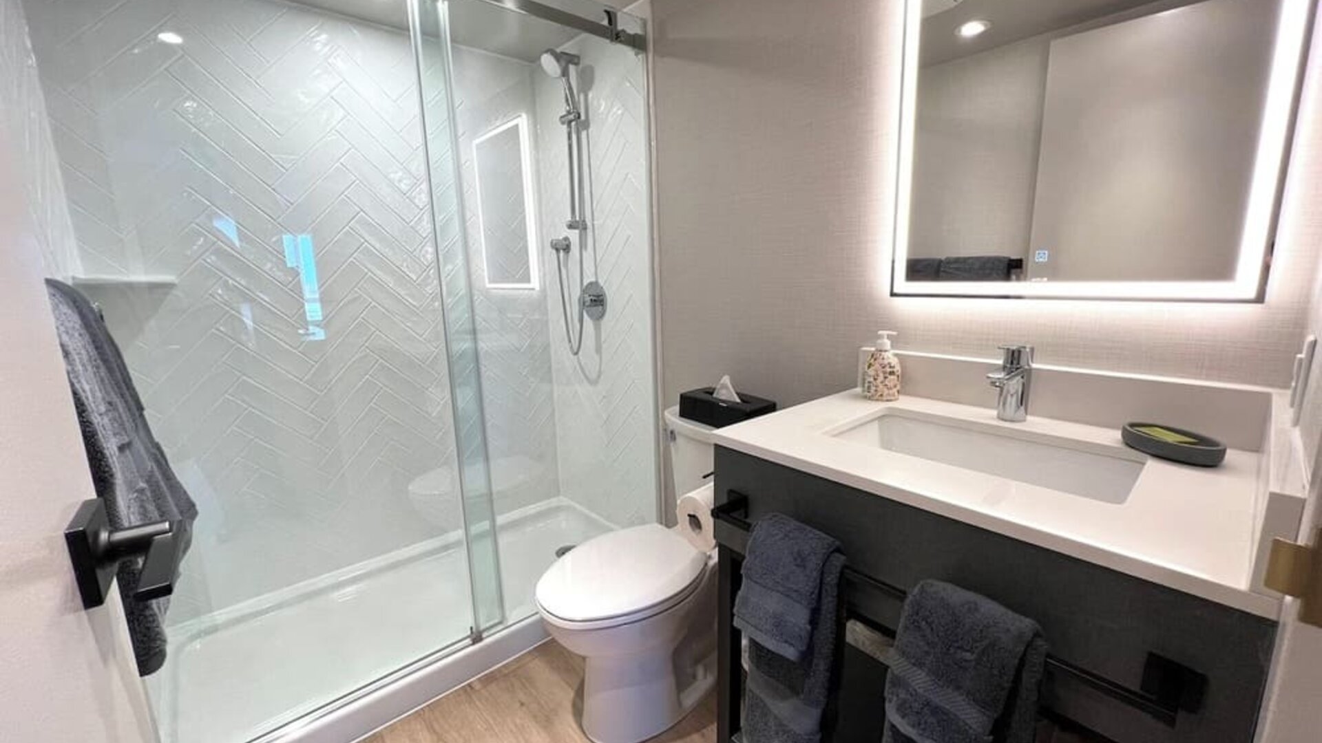Guest bathroom with shower at Les Suites Hotel Ottawa.