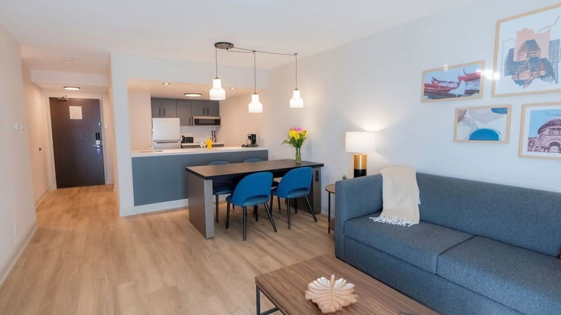 Day use suite with in-room kitchen and living area at Les Suites Hotel Ottawa.