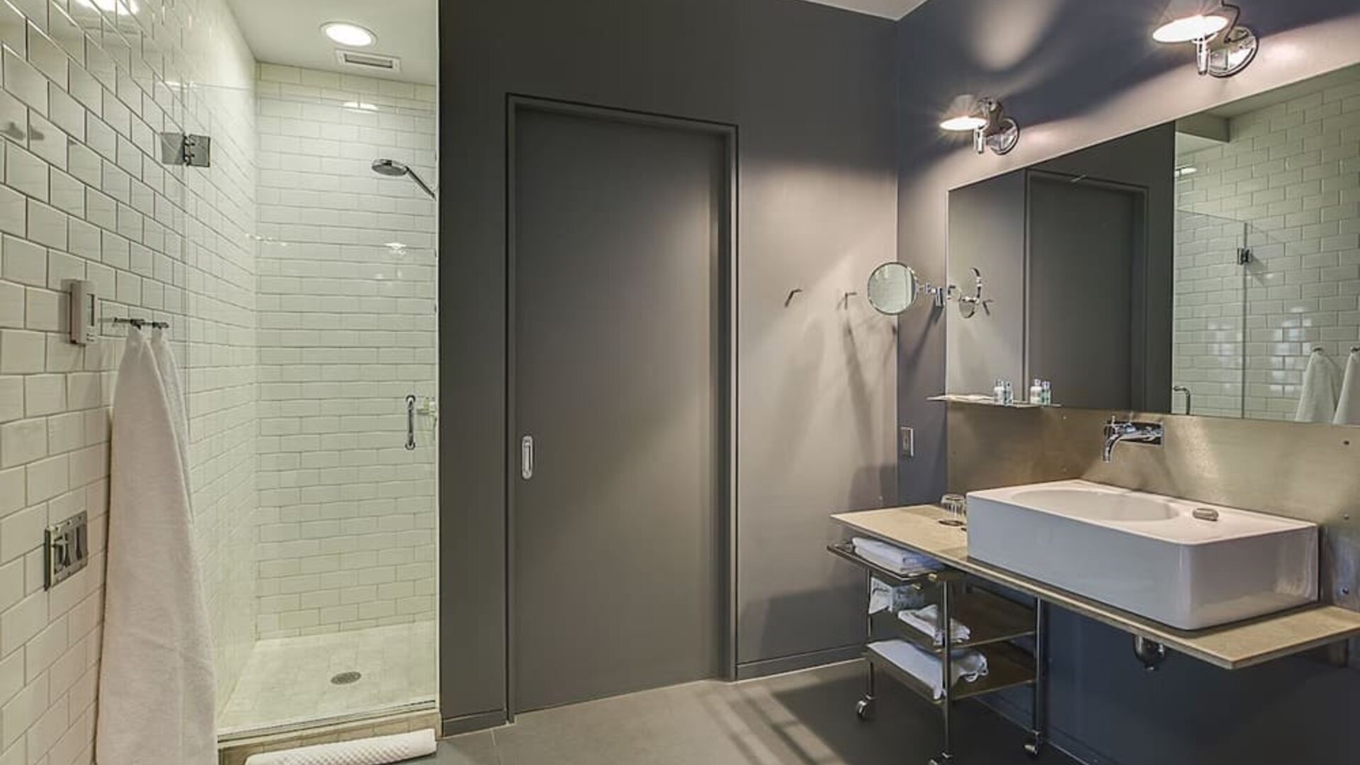 Guest bathroom with shower and free toiletries at Hotel Gault.