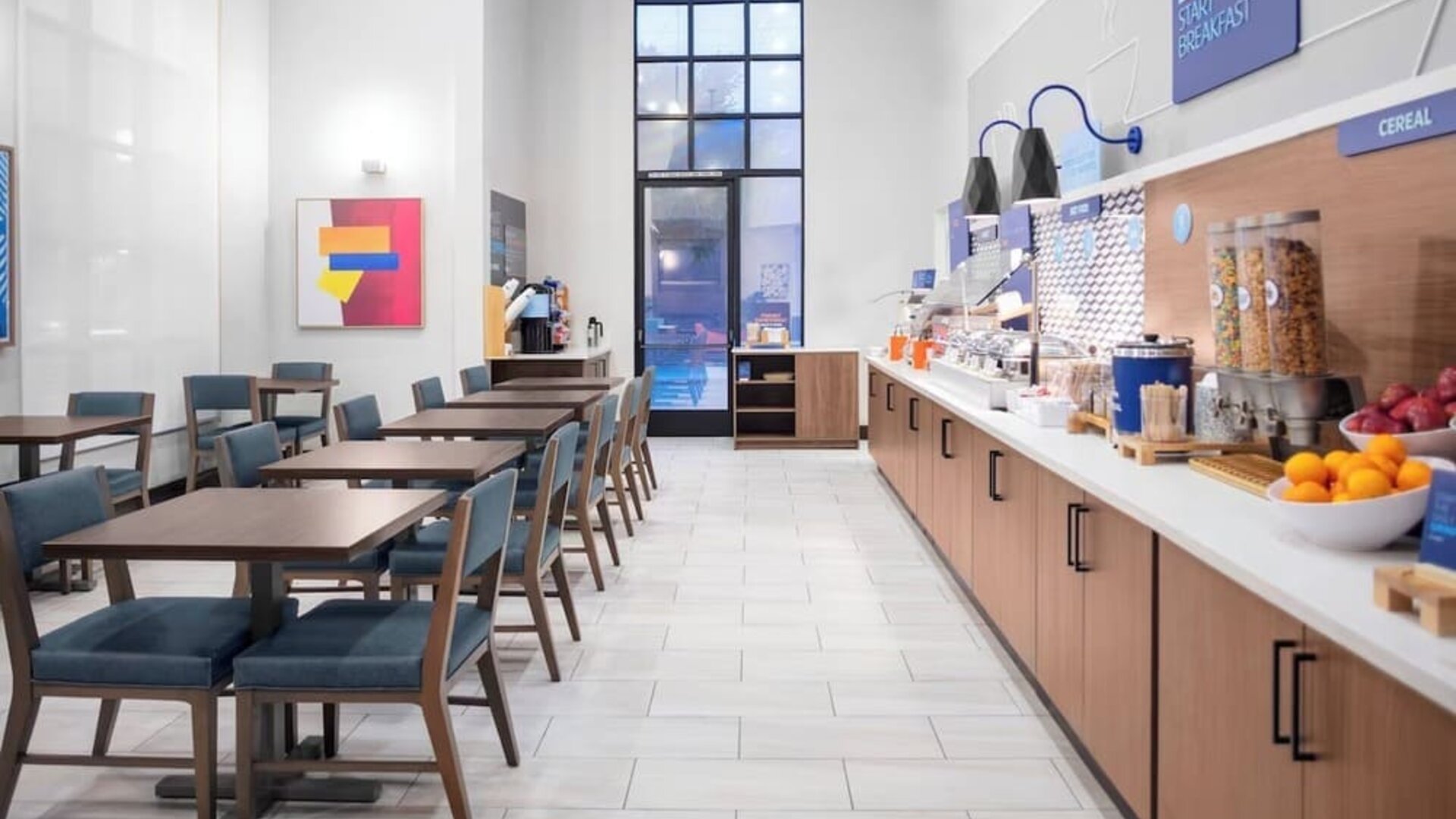 Dining area perfect for coworking at Holiday Inn Express & Suites Hermosa Beach.