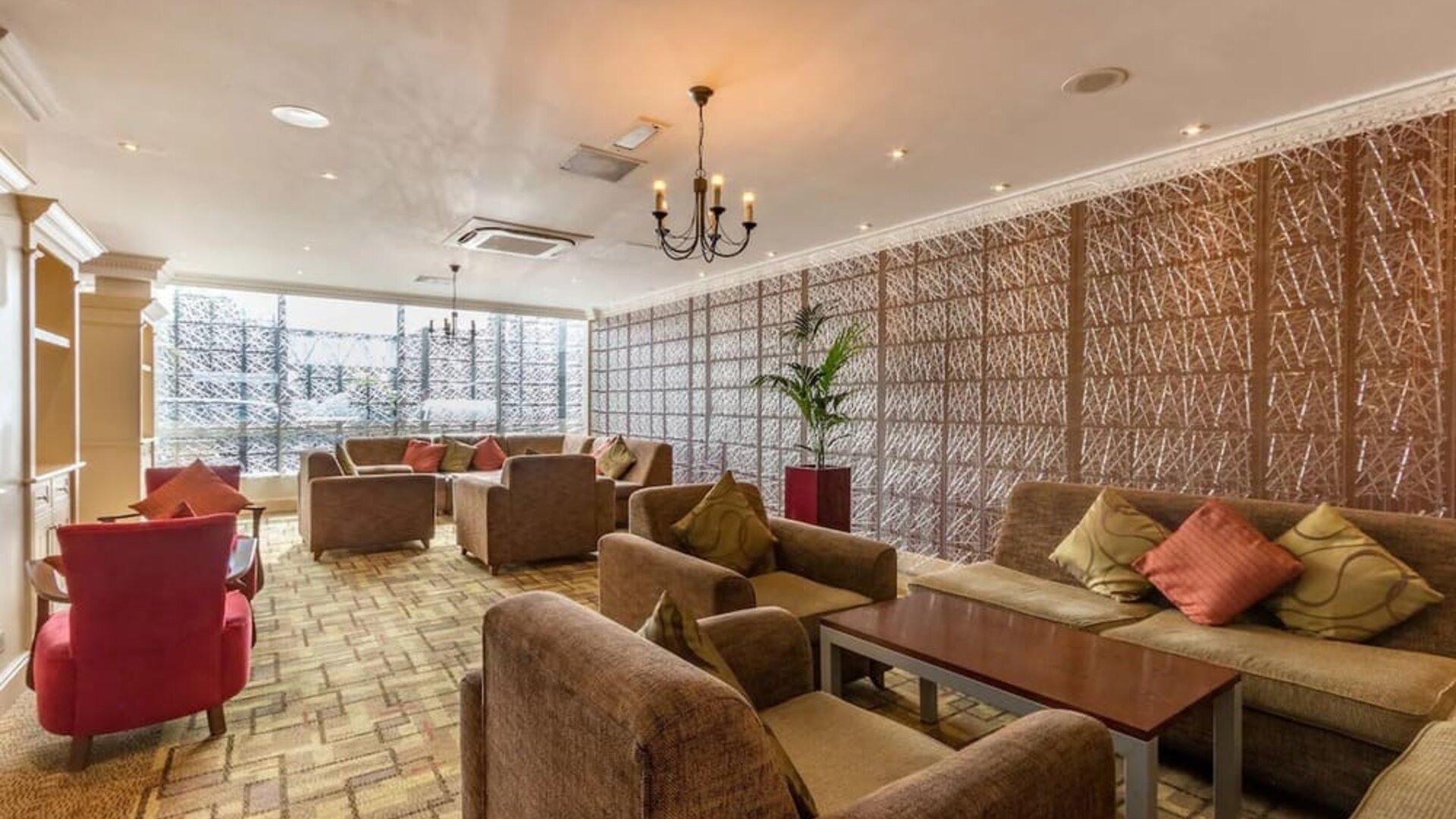 Bright and spacious lobby lounge with comfortable seating perfect for co-working at Thistle London Heathrow Terminal 5.