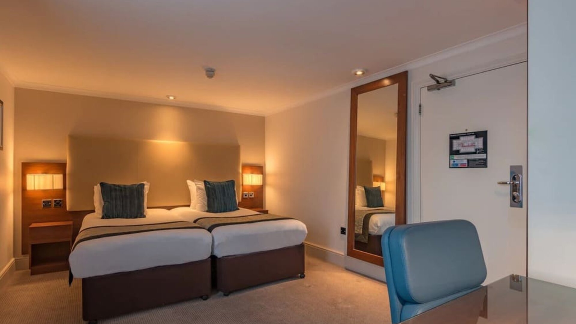 Day use twin room with work desk at Thistle Royal Trafalgar Square.