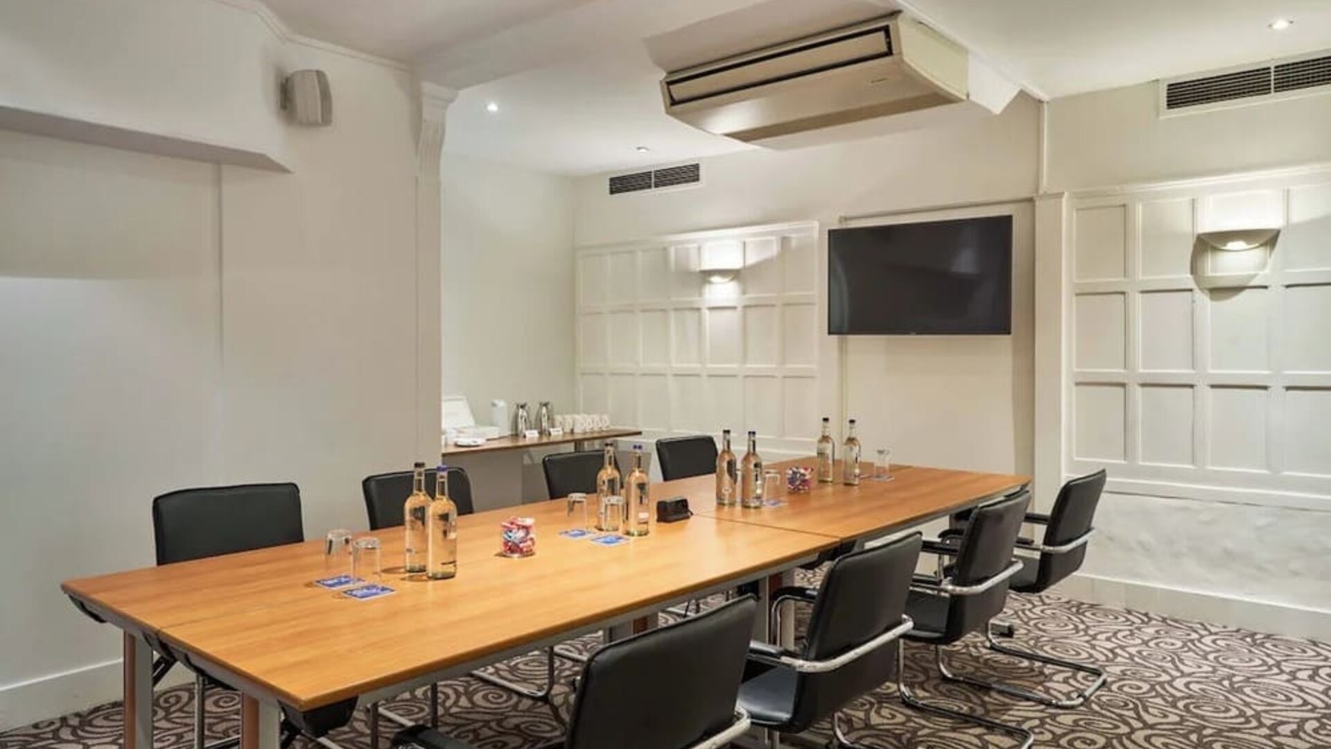 Professional meeting facility at Thistle Bloomsbury Park.
