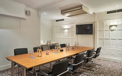 Professional meeting facility at Thistle Bloomsbury Park.