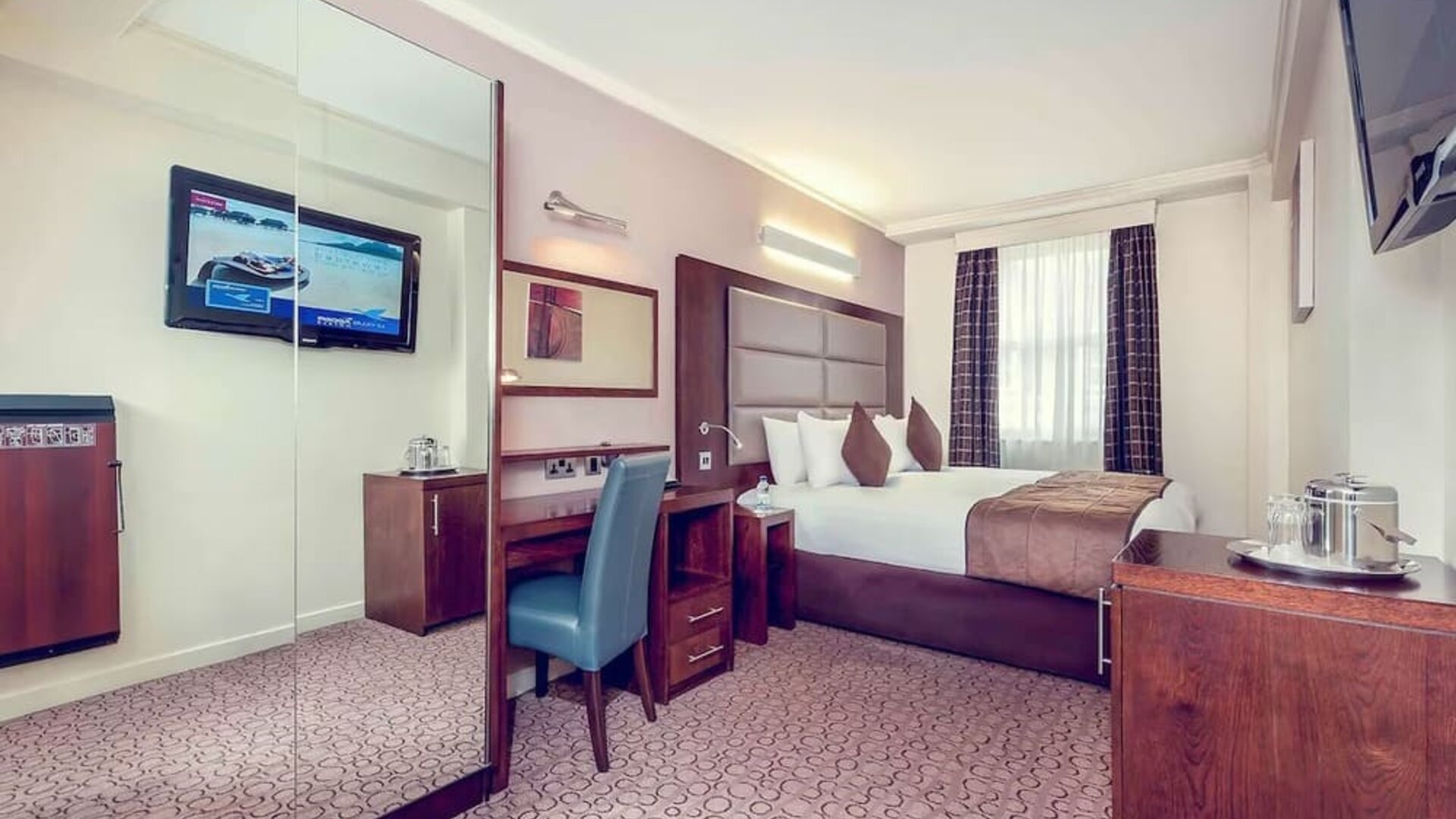 Day use king room at Mercure Hotel London Paddington.