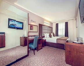 Day use king room at Mercure Hotel London Paddington.
