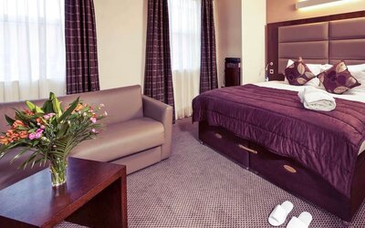 Day use room with living area at Mercure Hotel London Paddington.