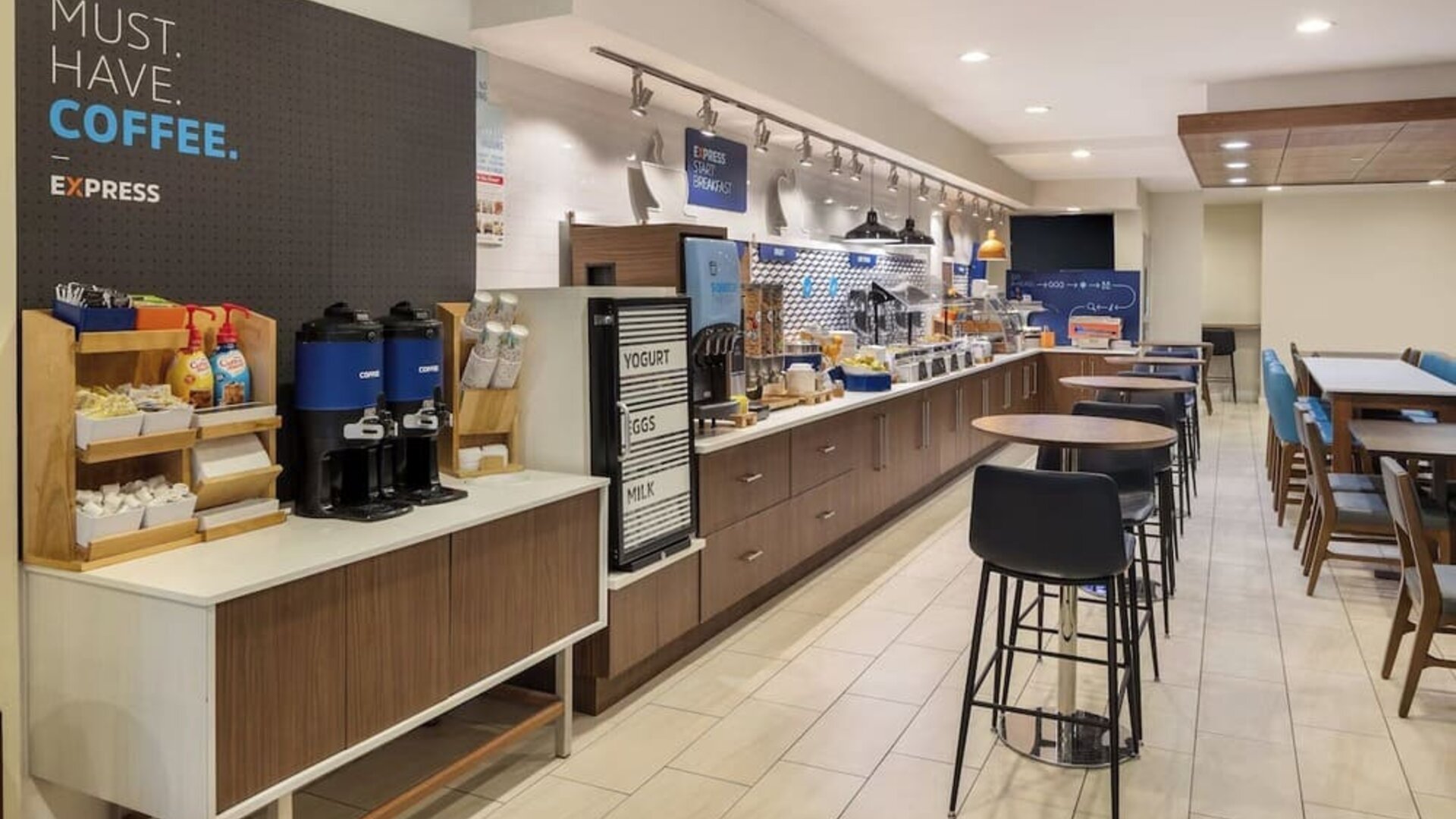Dining area at Holiday Inn Express New York City - Chelsea.