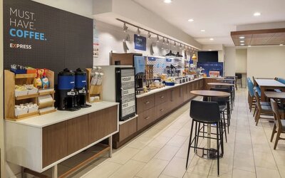 Dining area at Holiday Inn Express New York City - Chelsea.