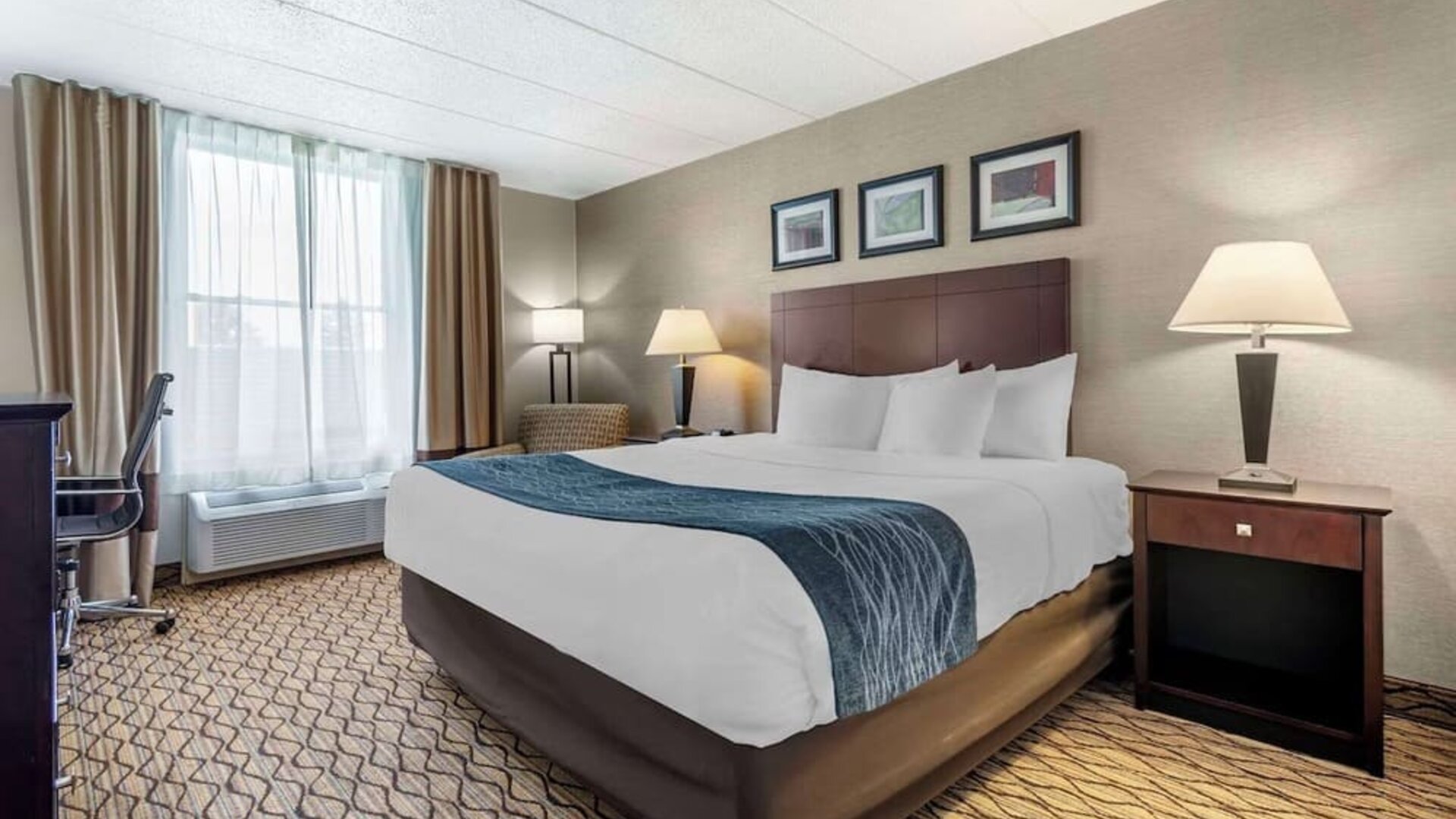 Day use room with natural light at Comfort Inn & Suites Glen Mills – Concordville.
