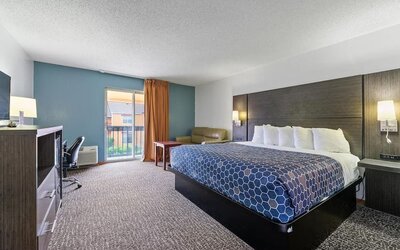 Spacious day use room with balcony at Chicago Club Inn & Suites.