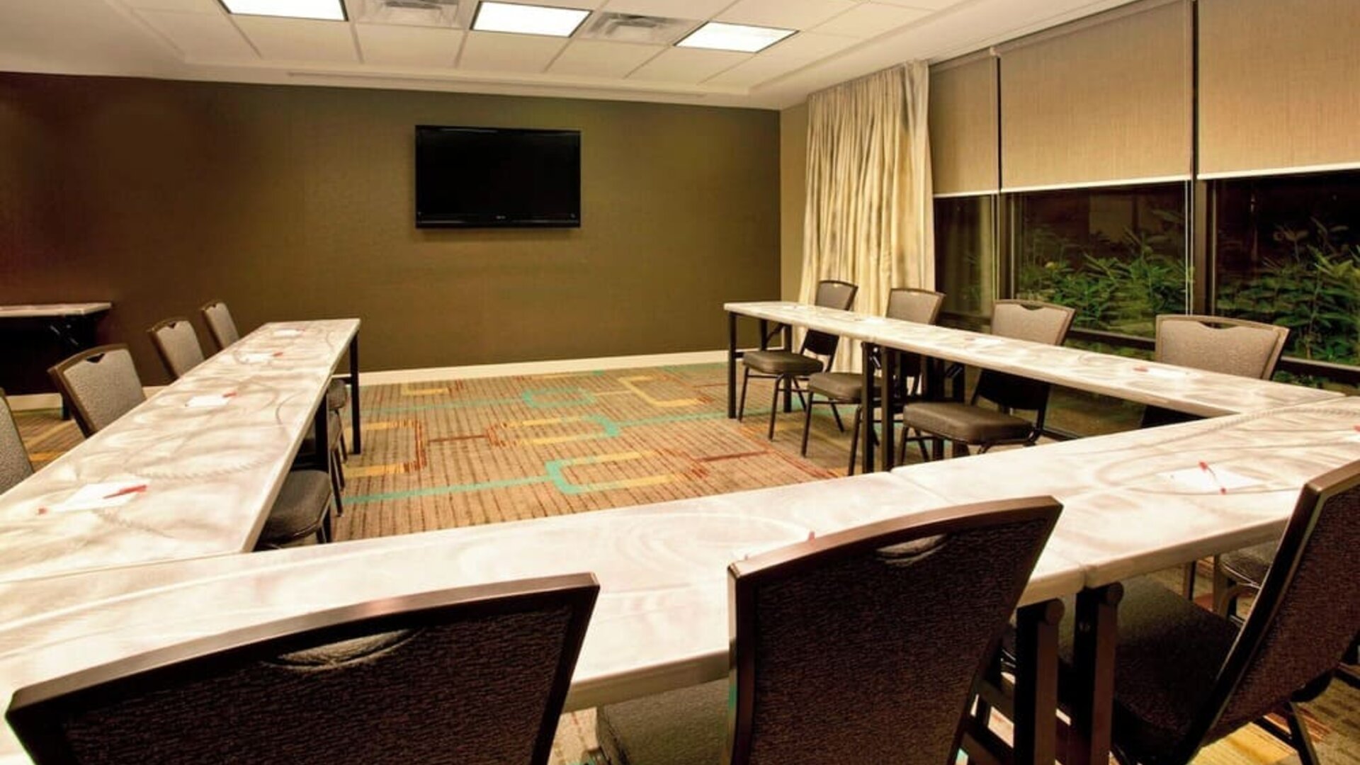 Meeting room at Residence Inn By Marriott Portland Airport At Cascade Station.