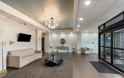 Lobby and coworking lounge at Best Western Executive Hotel Of New Haven-West Haven.