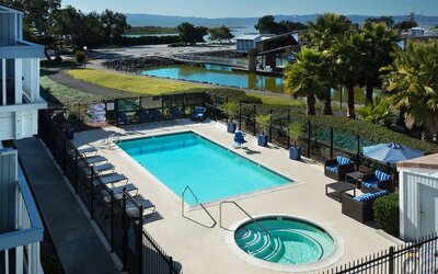 Refreshing outdoor pool and spa tub at The Marina Inn On San Francisco Bay.