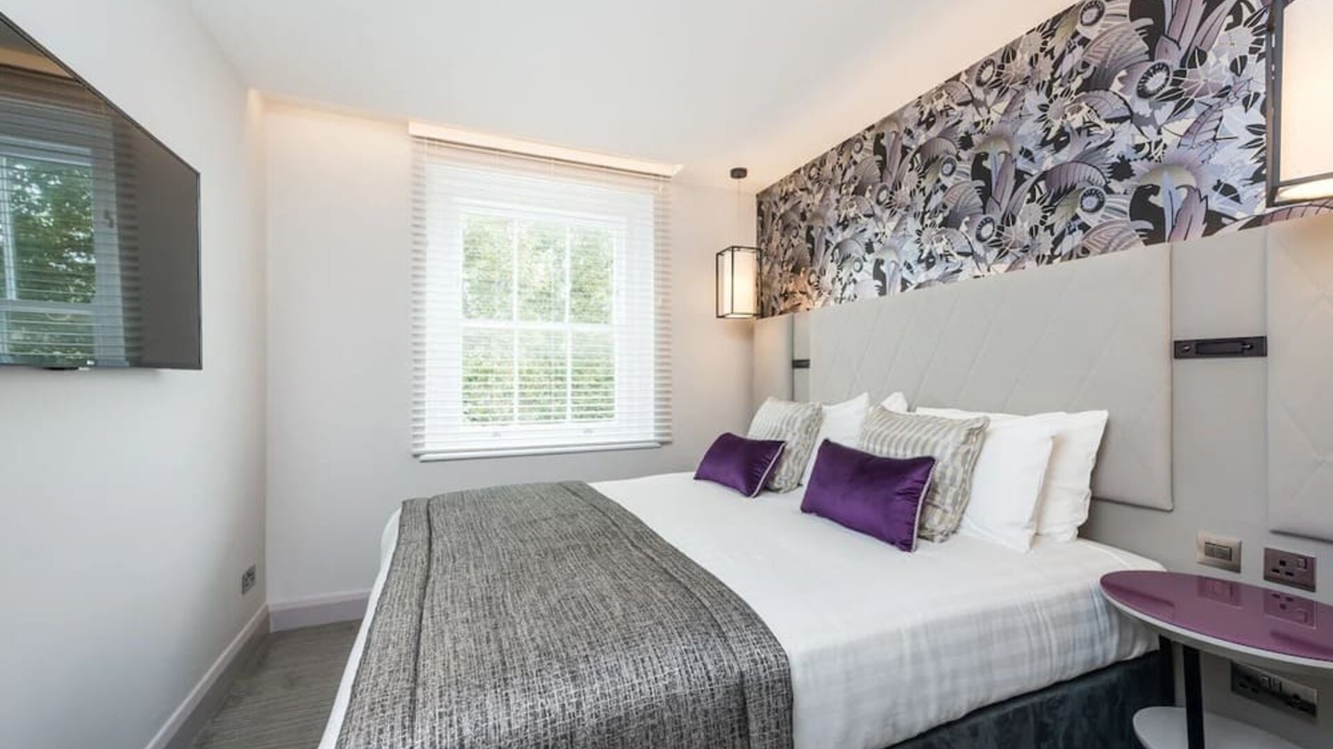 Standard day use room at Mercure Hotel London Hyde Park.