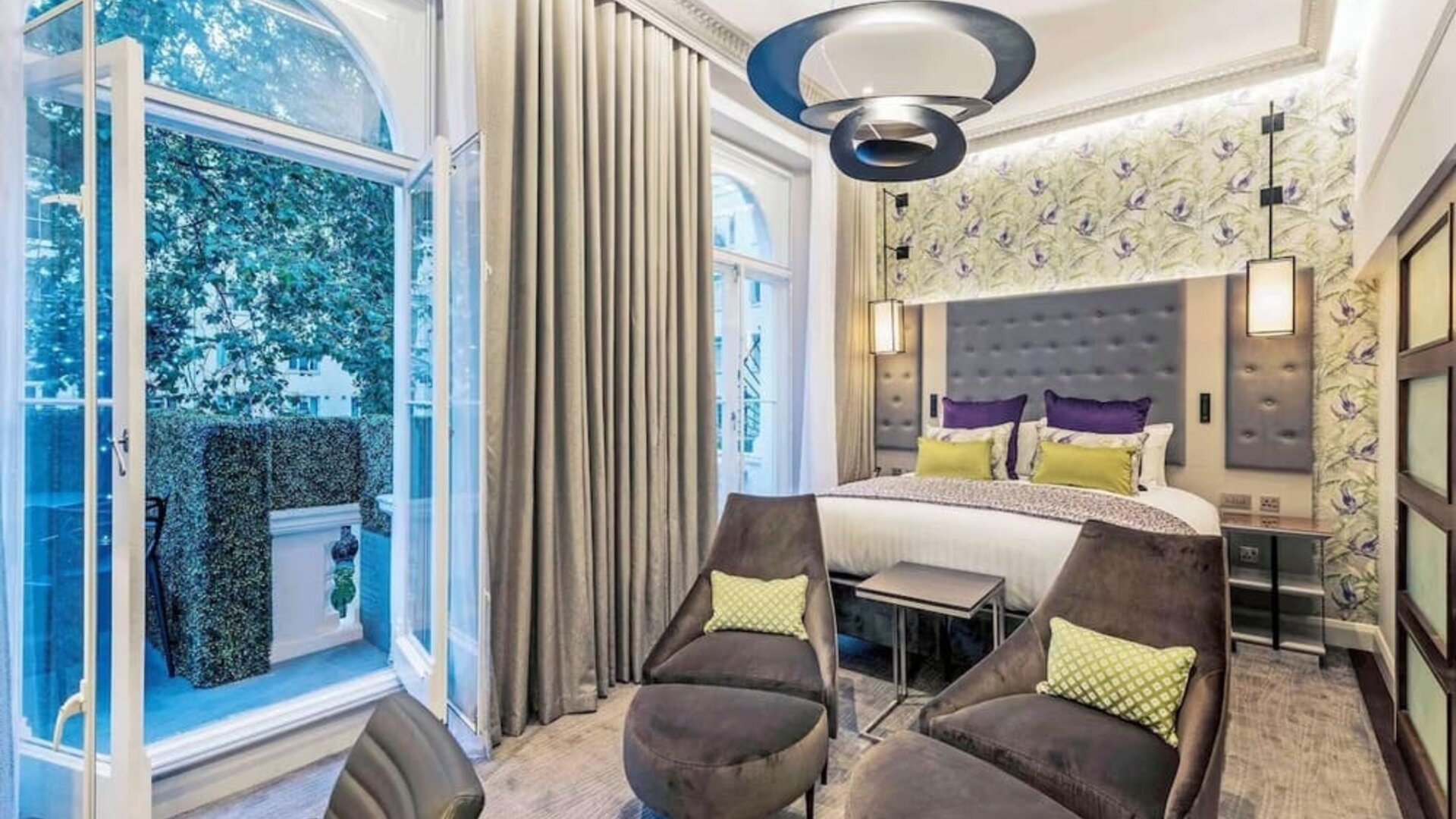 Day use suite with lounge seating and work desk at Mercure Hotel London Hyde Park.