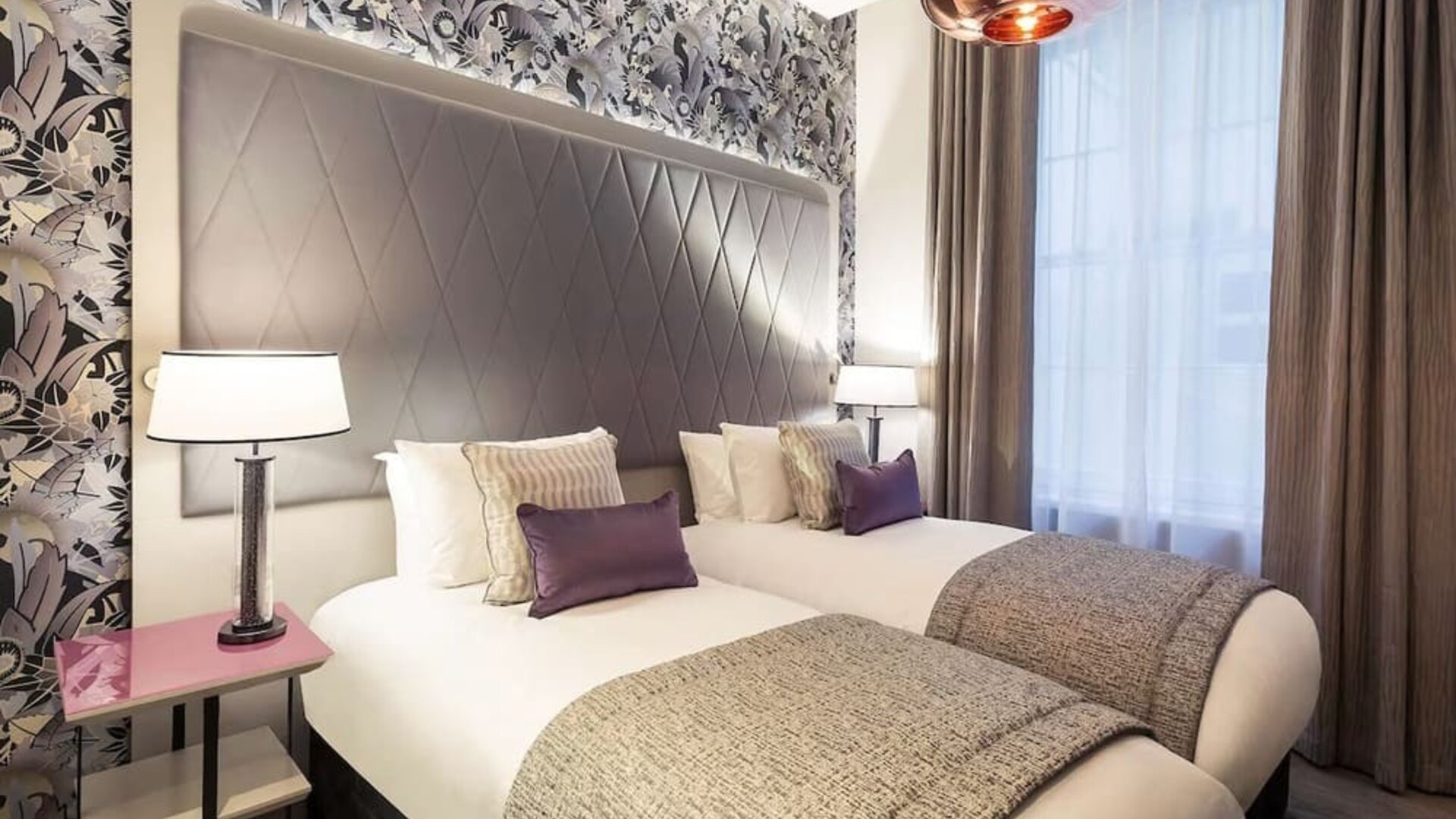 Day use twin room at Mercure Hotel London Hyde Park.