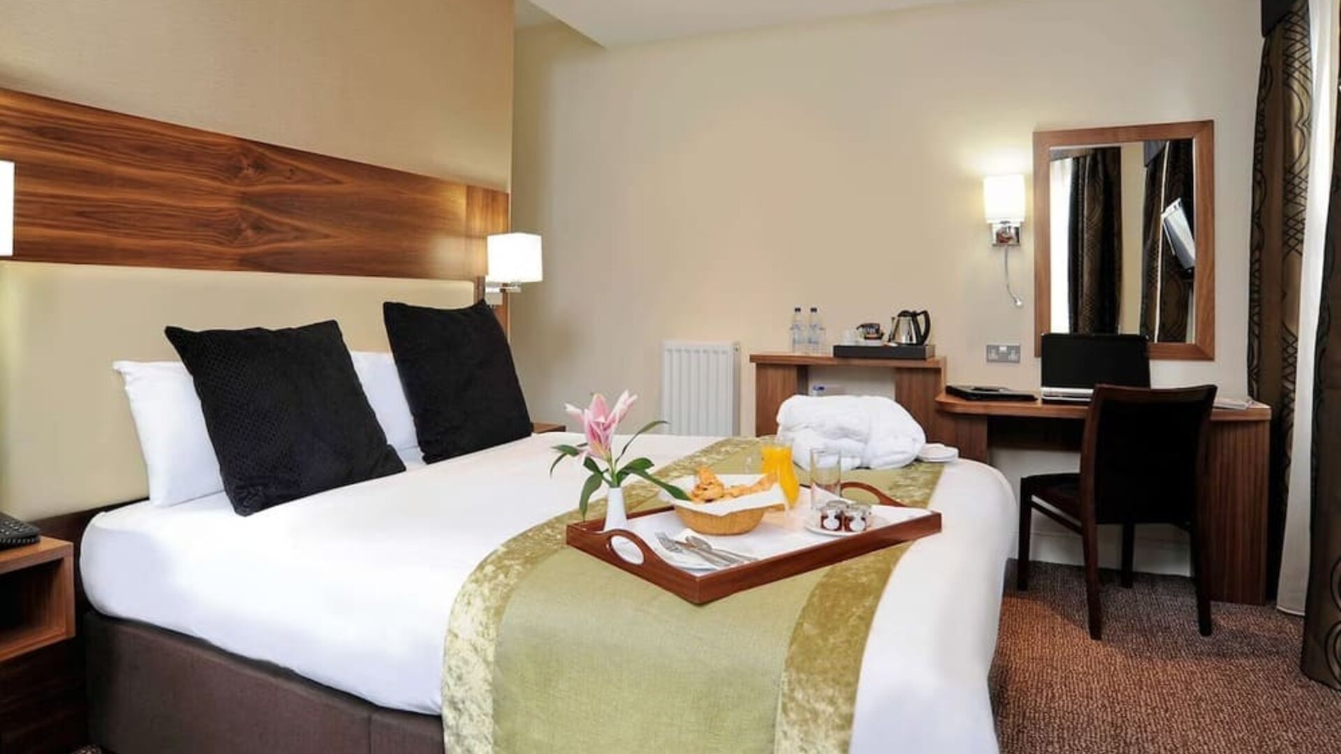 King bed with work desk at Mercure London Bloomsbury.