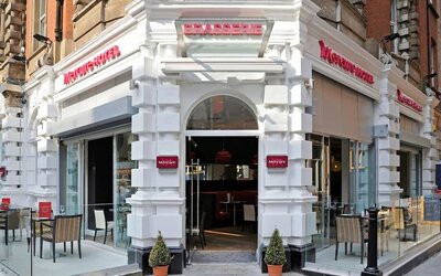 Hotel entrance at Mercure London Bloomsbury.