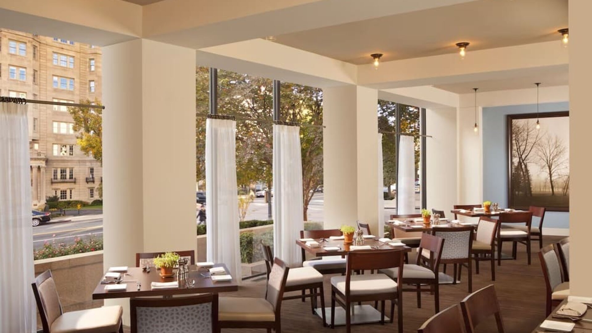 Dining area perfect for coworking at Capital Hilton.