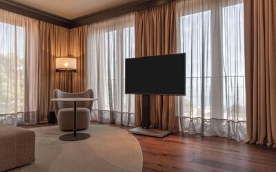 Day room with TV at Keight Hotel Opatija.