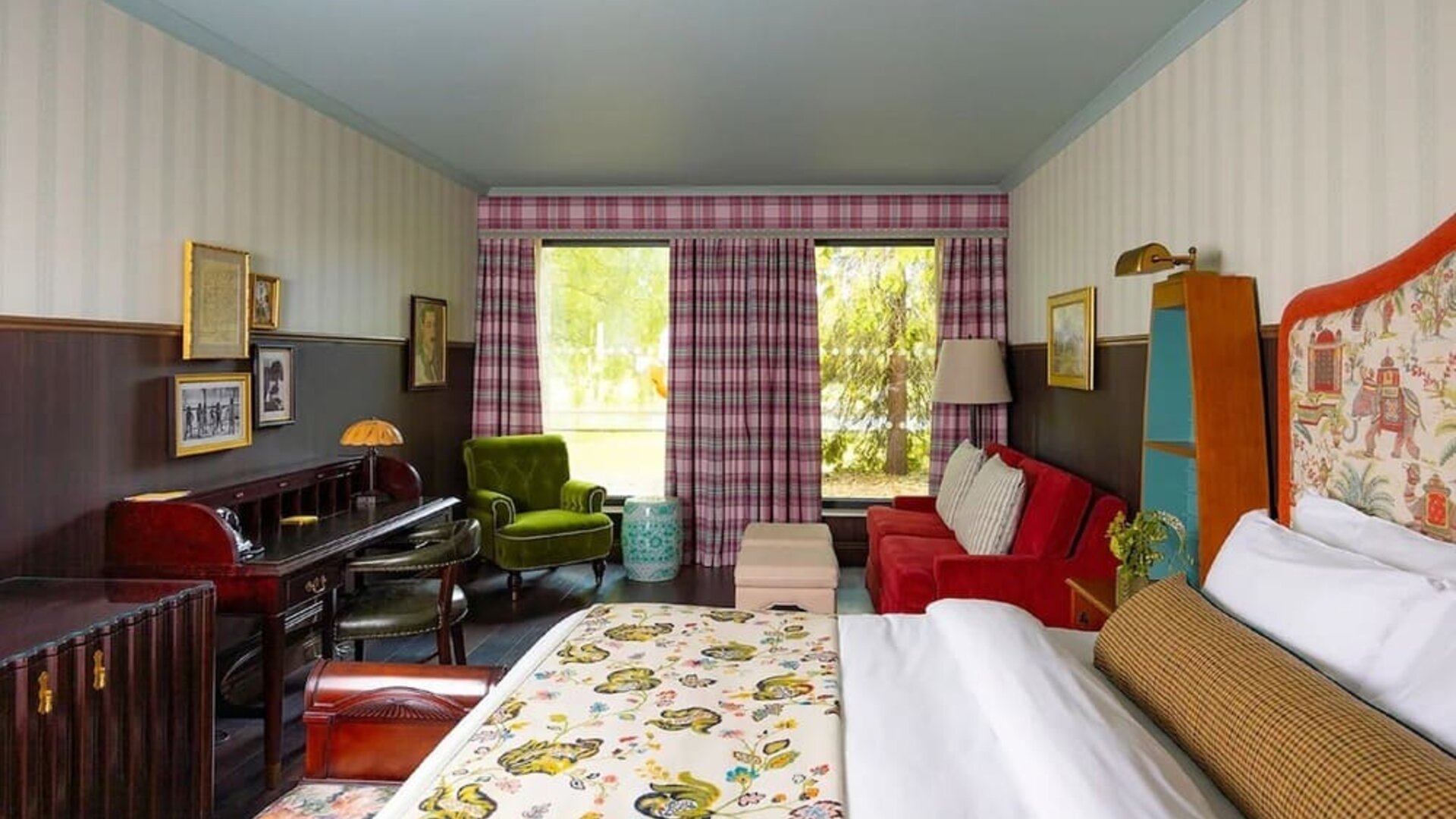 King suite at Graduate By Hilton Cambridge.