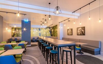 Dining area with comfortable seating, perfect for co-working at Thistle Express London, Luton.
