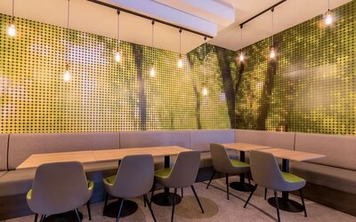 Dining area at Thistle Express London, Luton.