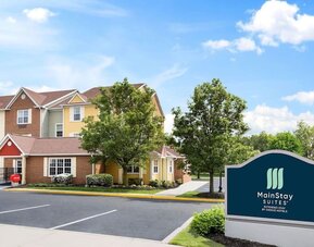 Hotel parking at MainStay Suites Mt. Laurel - Philadelphia.