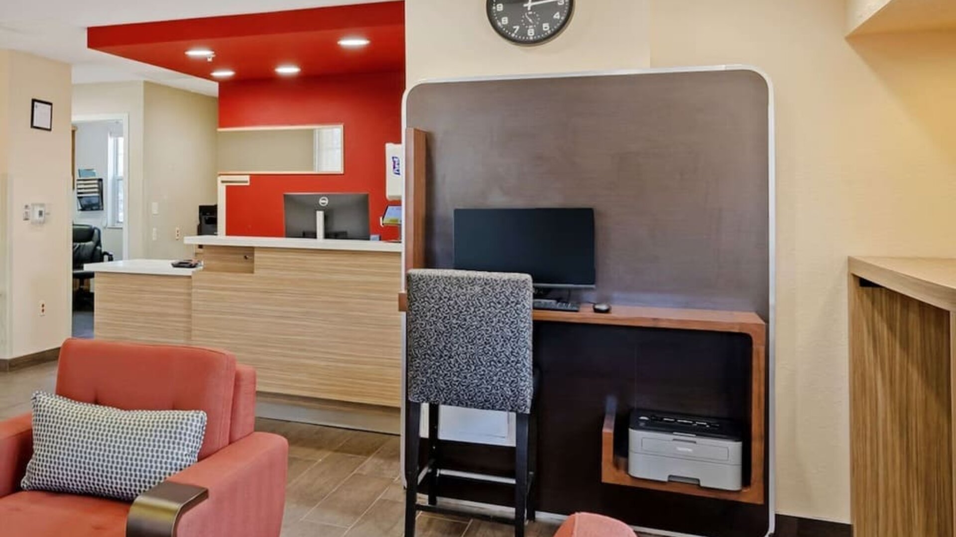 Business center at MainStay Suites Mt. Laurel - Philadelphia.