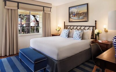 Day use room with natural light at Hotel Milo.