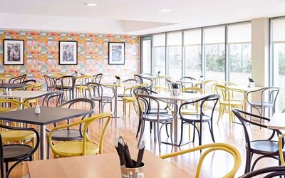 Comfortable dining area with floor to ceiling windows, perfect for co-working at Ibis Styles Barnsley.