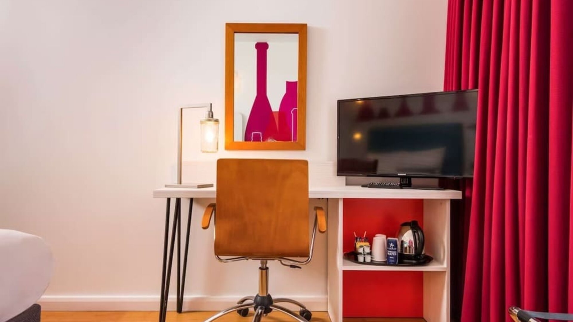 In-room workspace at Ibis Styles Barnsley.