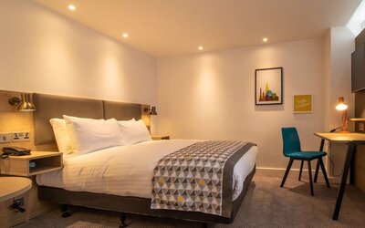 Standard day use room with TV screen and work desk at Holiday Inn Leicester-Wigston.