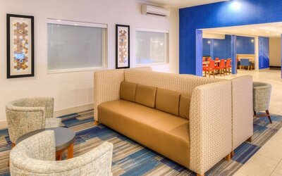 Lobby and coworking lounge at Holiday Inn Express Newberg - Wine Country.