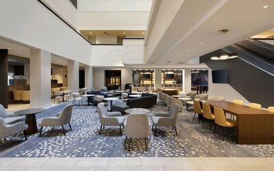 Lobby and coworking lounge at Hyatt Regency Milwaukee.