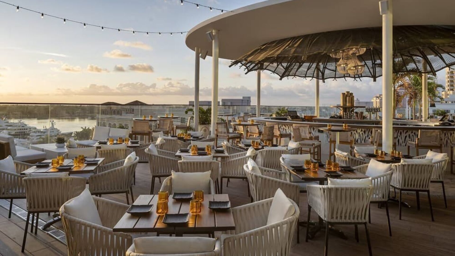 Poolside bar with ample seats at The Ben, Autograph Collection.