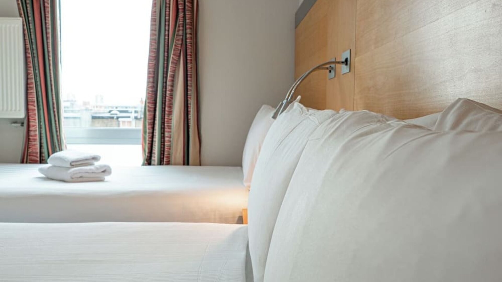 Day use twin room at Belgrave Oval London Hotel.