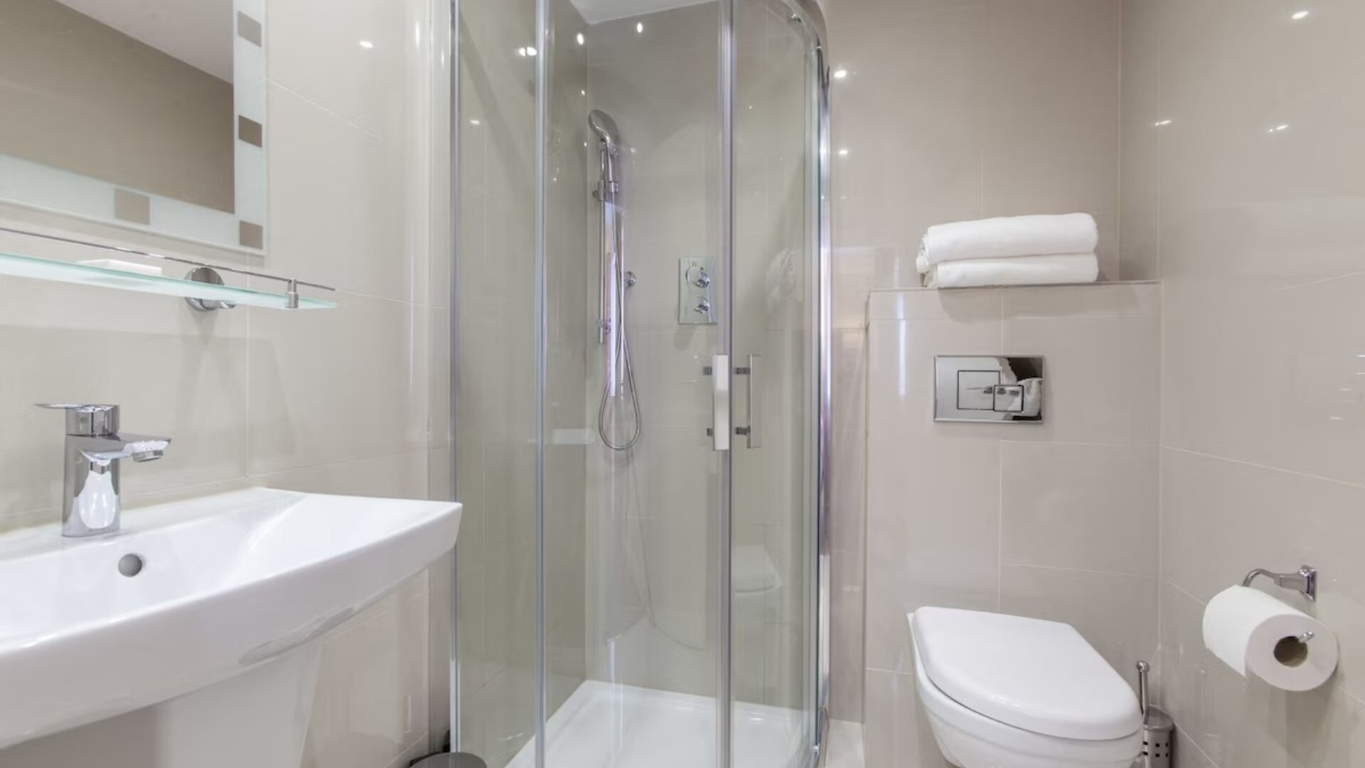 Private bathroom with shower and free toiletries at Hotel Shepherds Bush London.