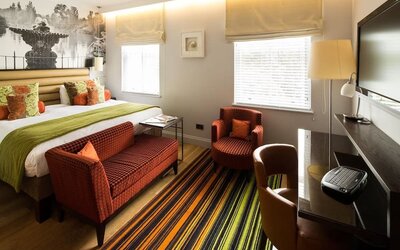 Day use room with lounge seating and work desk at Indigo London-Paddington Hotel.