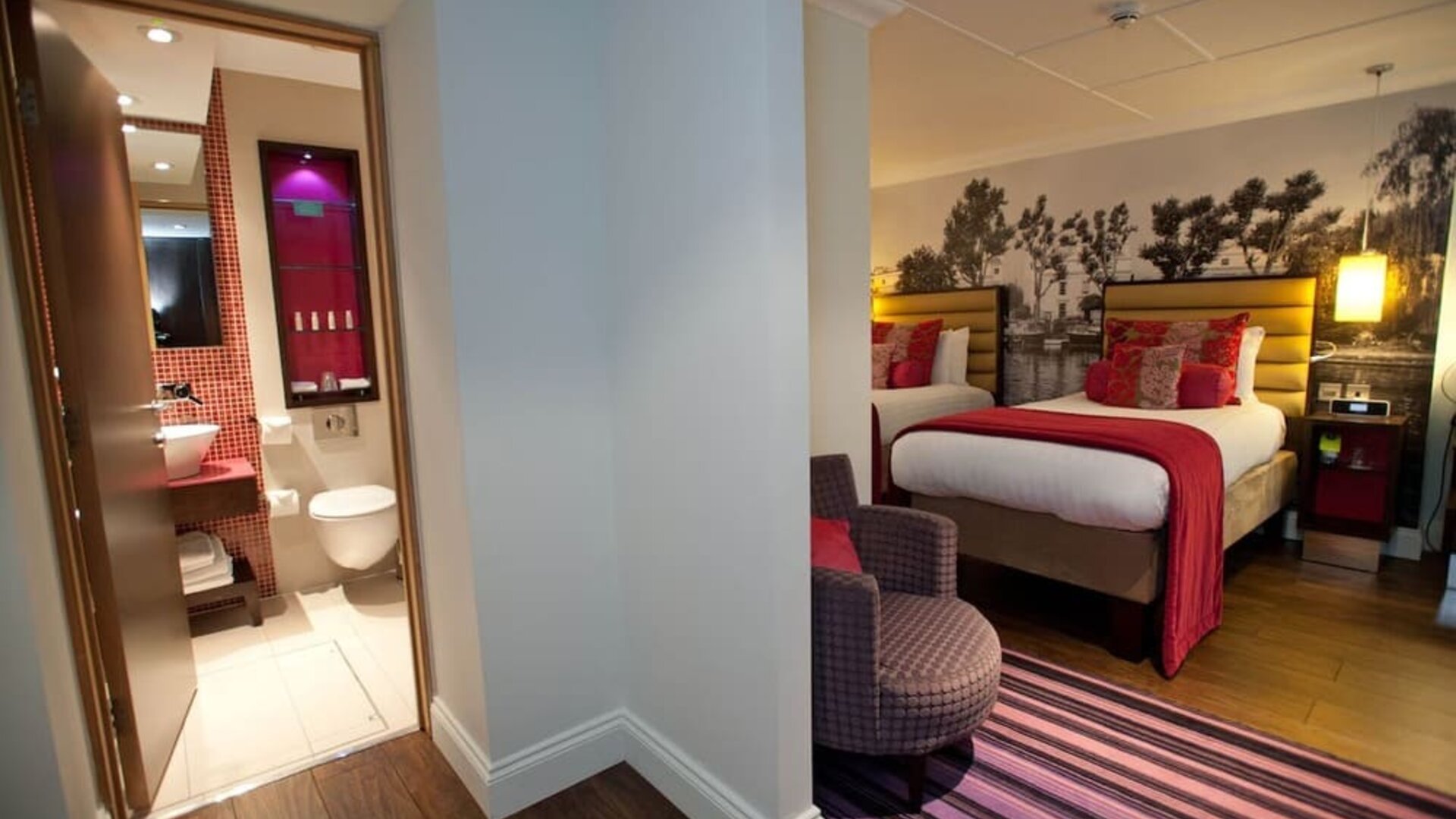 Day use twin room with private bathroom at Indigo London-Paddington Hotel.
