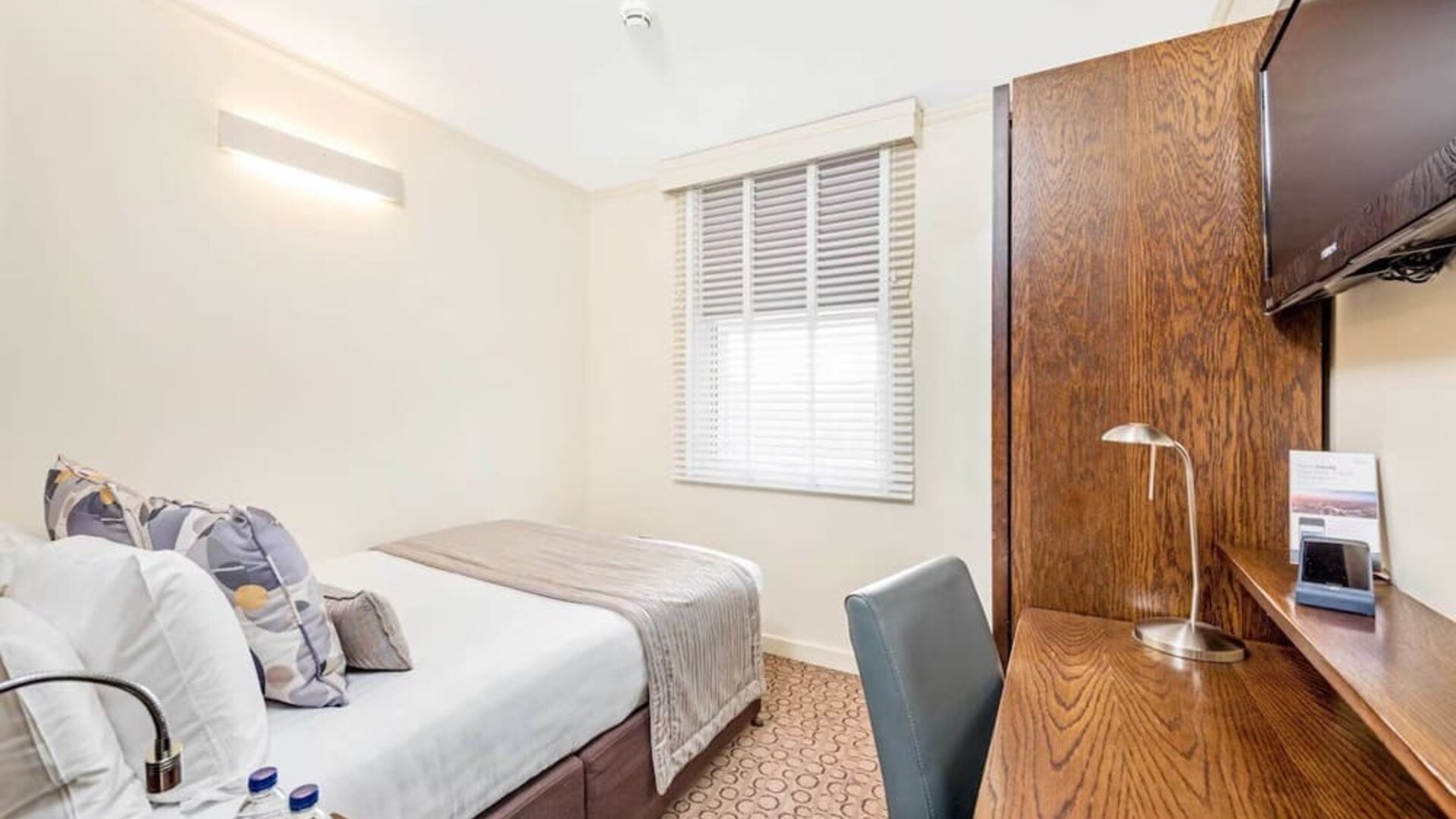 Standard day use with TV screen and work desk at Mercure London Paddington Hotel.