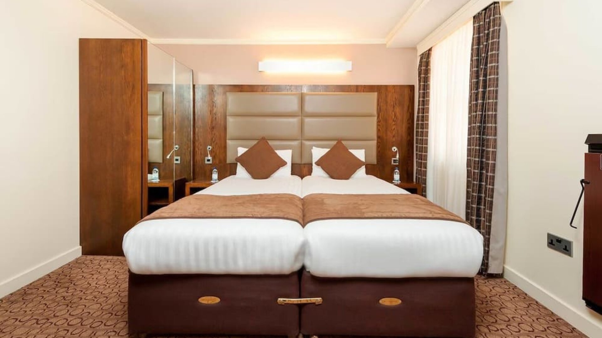 Day use twin room at Mercure London Paddington Hotel.