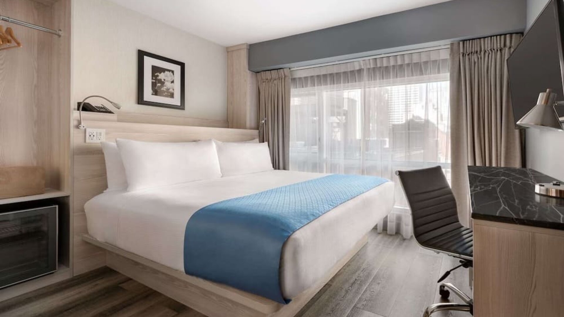 Day use room with work desk at Wingate By Wyndham New York Midtown South/5th Ave.
