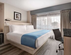 Day use room with work desk at Wingate By Wyndham New York Midtown South/5th Ave.
