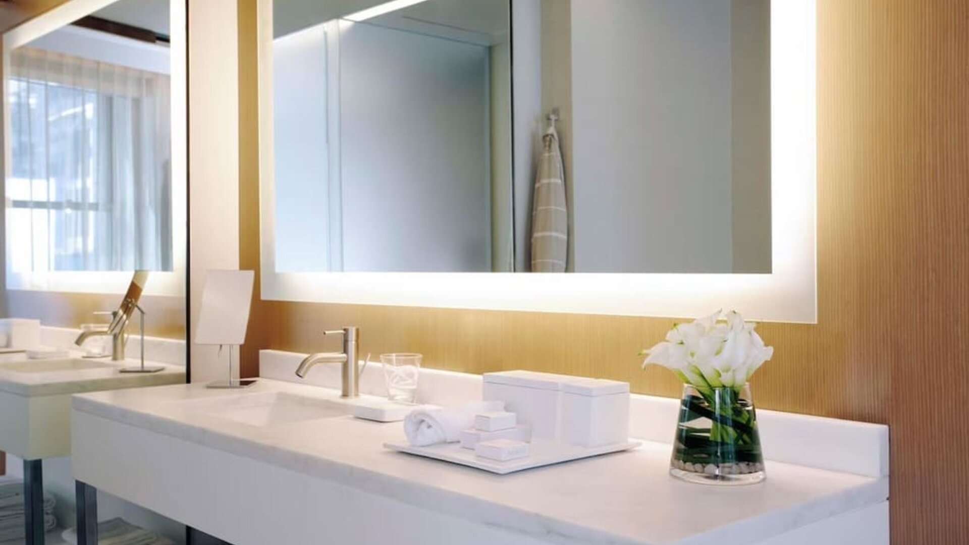 Day with with guest bathroom at The Knickerbocker Hotel.