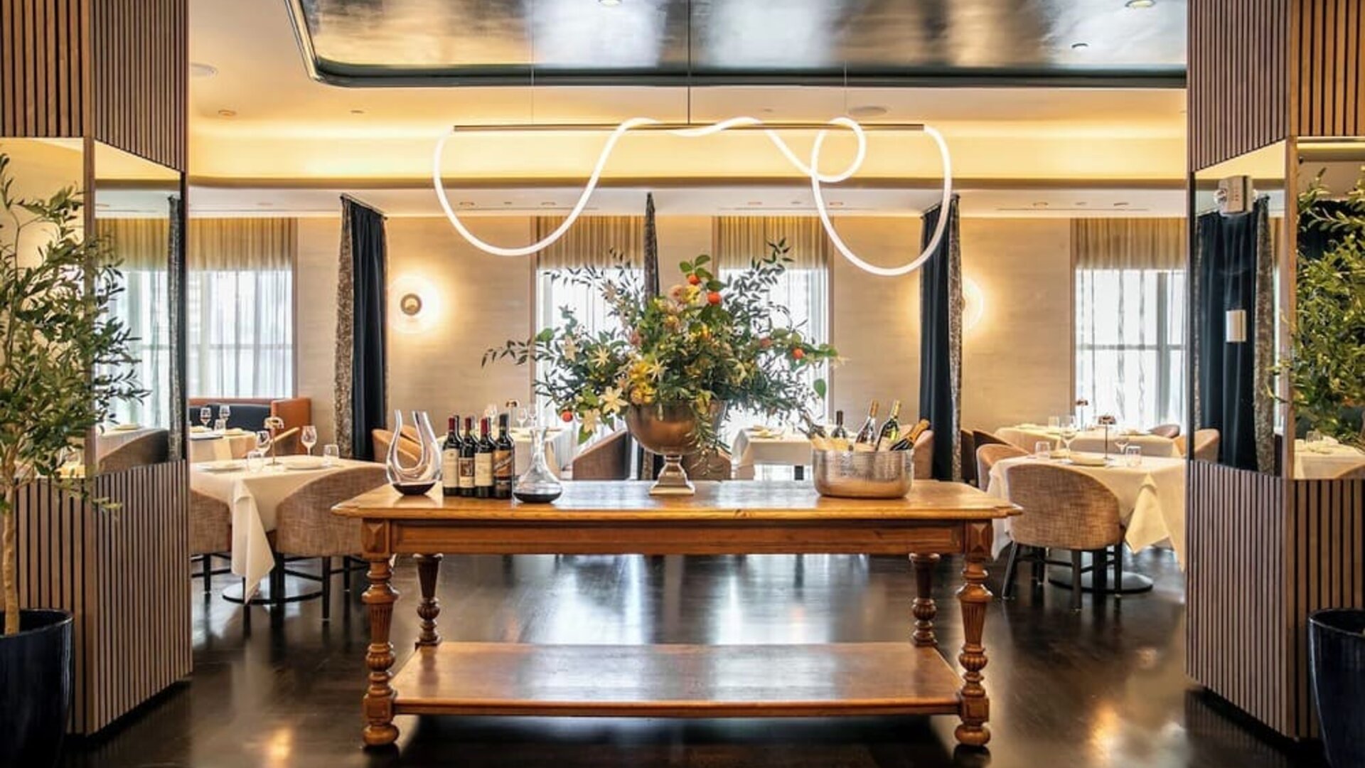 Restaurant dining at The Knickerbocker Hotel.